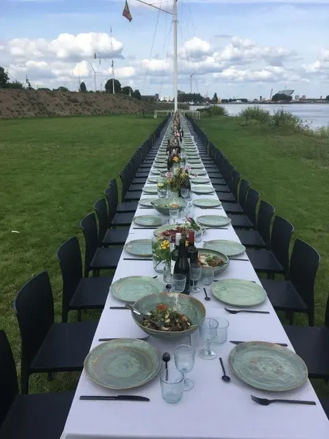 Afbeelding van Boekvoorstelling Pascale Naessens - 50 meter tafel aan de waterkant